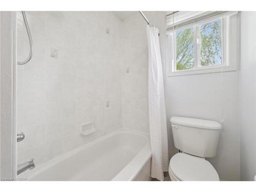 1617 Gowling Terrace, Milton, ON - Indoor Photo Showing Bathroom