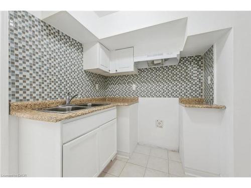 1617 Gowling Terrace, Milton, ON - Indoor Photo Showing Kitchen With Double Sink
