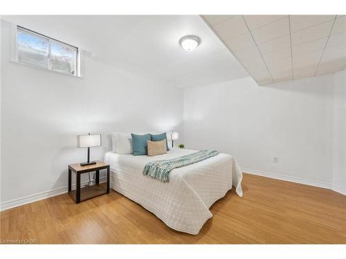 1617 Gowling Terrace, Milton, ON - Indoor Photo Showing Bedroom