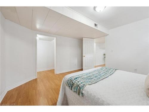 1617 Gowling Terrace, Milton, ON - Indoor Photo Showing Bedroom