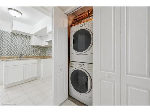 1617 Gowling Terrace, Milton, ON - Indoor Photo Showing Laundry Room