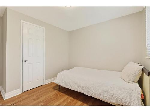 214 Vance Drive, Oakville, ON - Indoor Photo Showing Bedroom
