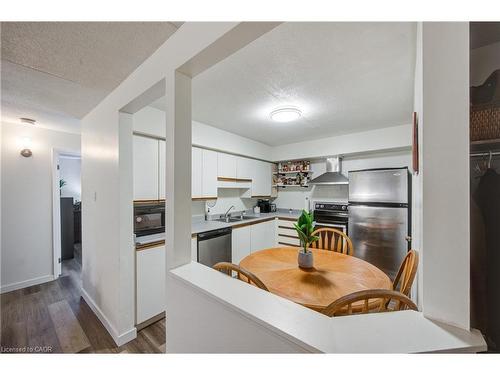 304-50 Campbell Court, Stratford, ON - Indoor