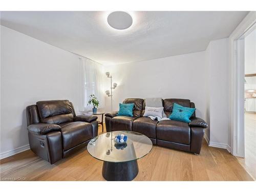 6548 Beatty Line N, Fergus, ON - Indoor Photo Showing Living Room