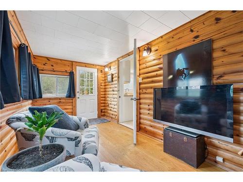 6548 Beatty Line N, Fergus, ON - Indoor Photo Showing Living Room