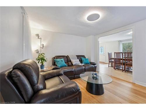 6548 Beatty Line N, Fergus, ON - Indoor Photo Showing Living Room