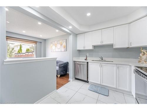 4 Vauxhall Crescent, Brampton, ON - Indoor Photo Showing Kitchen