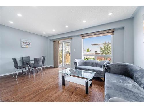 4 Vauxhall Crescent, Brampton, ON - Indoor Photo Showing Living Room