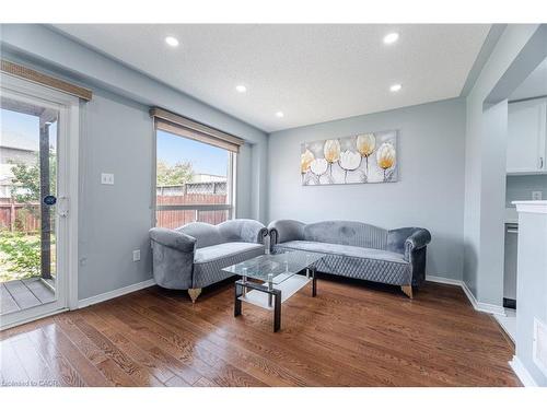 4 Vauxhall Crescent, Brampton, ON - Indoor Photo Showing Living Room