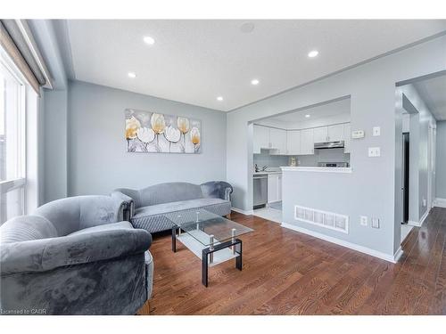4 Vauxhall Crescent, Brampton, ON - Indoor Photo Showing Living Room