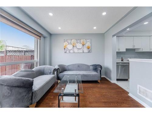 4 Vauxhall Crescent, Brampton, ON - Indoor Photo Showing Living Room