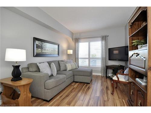 302-8 Harris Street, Cambridge, ON - Indoor Photo Showing Living Room