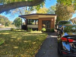 89 Deschene Avenue  Hamilton, ON L9A 3J9