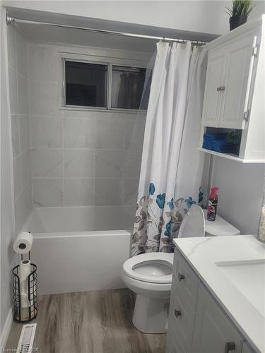 89 Deschene Avenue, Hamilton, ON - Indoor Photo Showing Bathroom