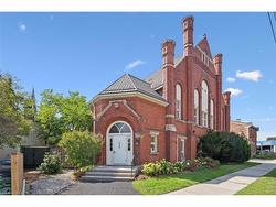 202-200 Woolwich Street  Guelph, ON N1H 3V7