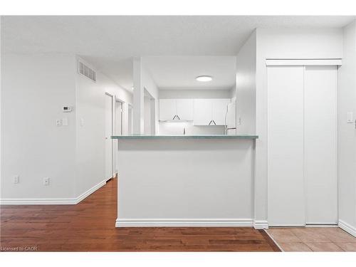 406-15 Hofstetter Avenue, Kitchener, ON - Indoor Photo Showing Other Room