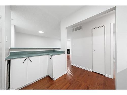 406-15 Hofstetter Avenue, Kitchener, ON - Indoor Photo Showing Other Room