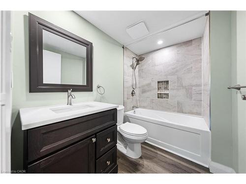 406-15 Hofstetter Avenue, Kitchener, ON - Indoor Photo Showing Bathroom