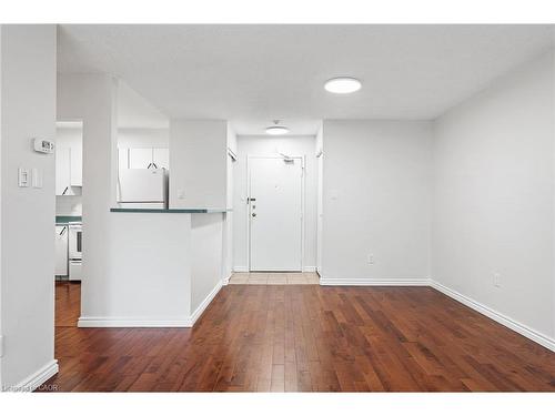 406-15 Hofstetter Avenue, Kitchener, ON - Indoor Photo Showing Other Room