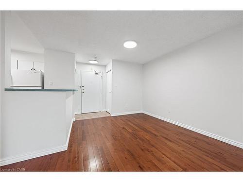 406-15 Hofstetter Avenue, Kitchener, ON - Indoor Photo Showing Other Room