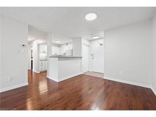 406-15 Hofstetter Avenue, Kitchener, ON - Indoor Photo Showing Other Room