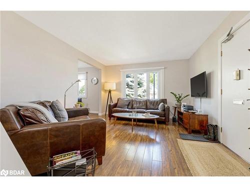 233 Westminster Drive S, Cambridge, ON - Indoor Photo Showing Living Room