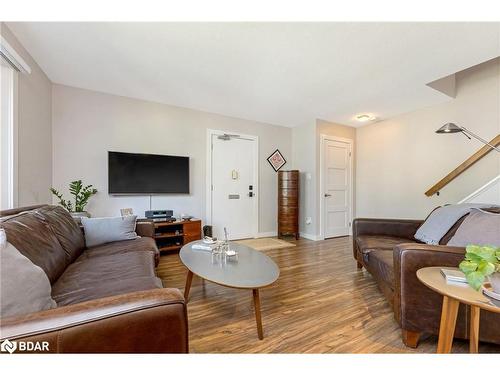 233 Westminster Drive S, Cambridge, ON - Indoor Photo Showing Living Room