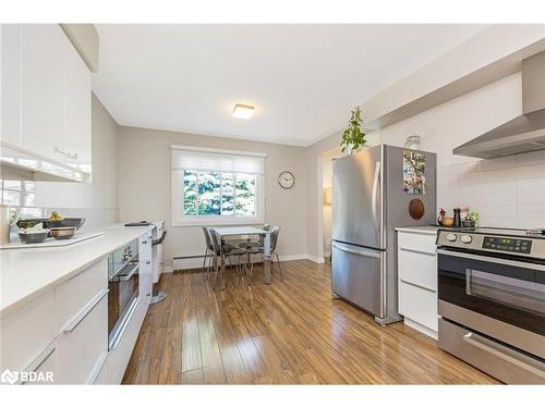 233 Westminster Drive S, Cambridge, ON - Indoor Photo Showing Kitchen