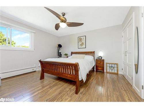 233 Westminster Drive S, Cambridge, ON - Indoor Photo Showing Bedroom