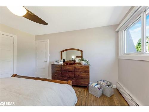 233 Westminster Drive S, Cambridge, ON - Indoor Photo Showing Bedroom