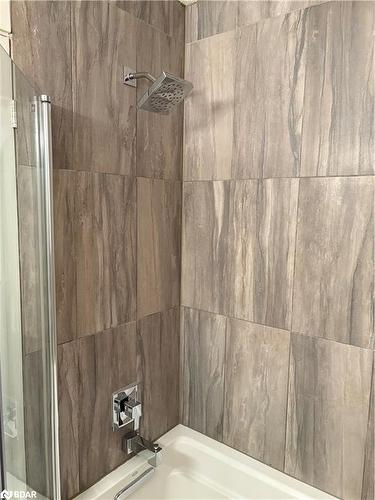 233 Westminster Drive S, Cambridge, ON - Indoor Photo Showing Bathroom