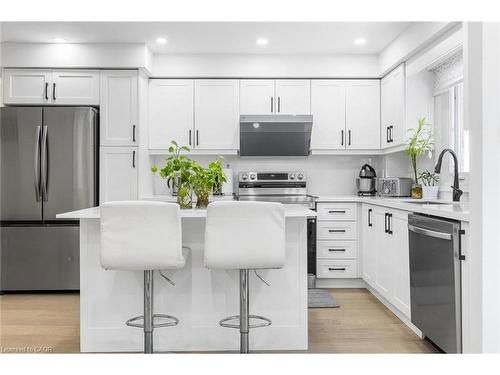 1118 Avondale Drive, Oakville, ON - Indoor Photo Showing Kitchen With Stainless Steel Kitchen With Upgraded Kitchen