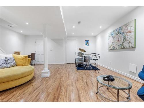 1118 Avondale Drive, Oakville, ON - Indoor Photo Showing Living Room