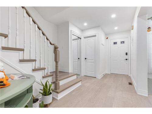 1118 Avondale Drive, Oakville, ON - Indoor Photo Showing Other Room