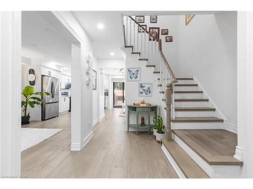 1118 Avondale Drive, Oakville, ON - Indoor Photo Showing Other Room