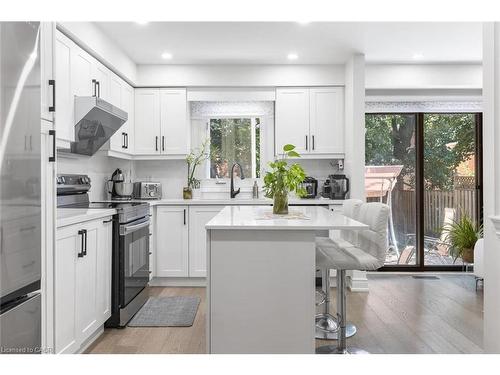 1118 Avondale Drive, Oakville, ON - Indoor Photo Showing Kitchen