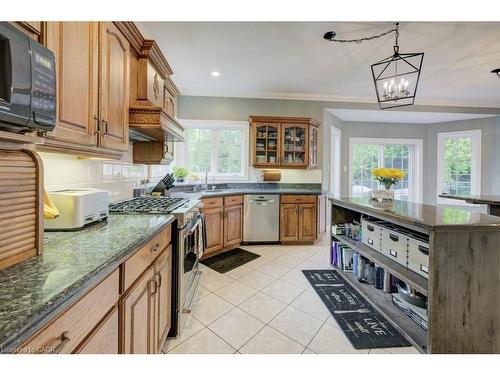 1525 Dickie Settlement Road, Cambridge, ON - Indoor Photo Showing Kitchen