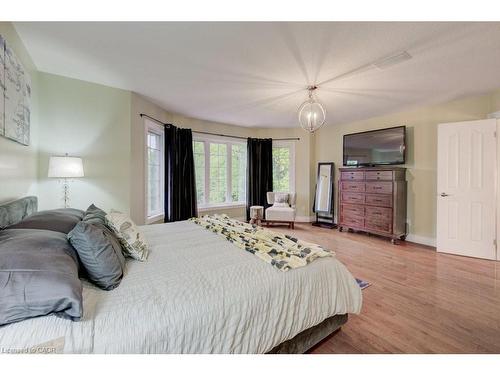 1525 Dickie Settlement Road, Cambridge, ON - Indoor Photo Showing Bedroom