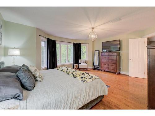 1525 Dickie Settlement Road, Cambridge, ON - Indoor Photo Showing Bedroom