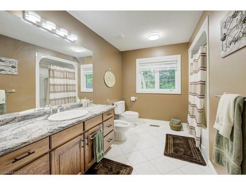 1525 Dickie Settlement Road, Cambridge, ON - Indoor Photo Showing Bathroom