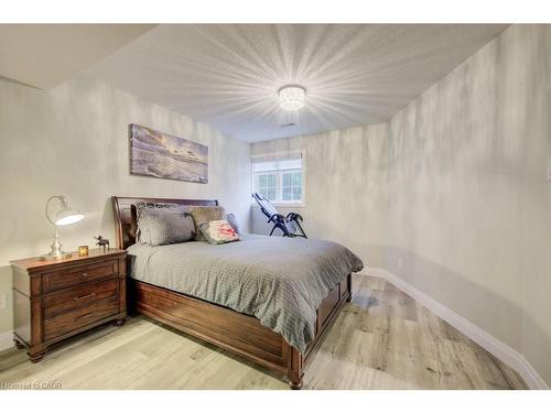1525 Dickie Settlement Road, Cambridge, ON - Indoor Photo Showing Bedroom
