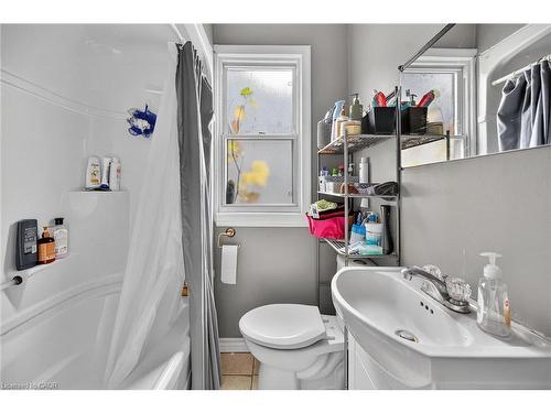 230 Broadway Avenue, Hamilton, ON - Indoor Photo Showing Bathroom