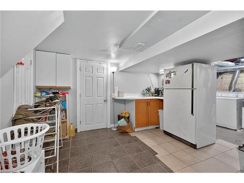 230 Broadway Avenue, Hamilton, ON - Indoor Photo Showing Laundry Room