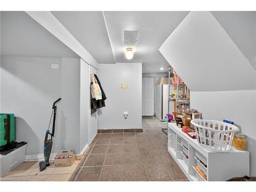 230 Broadway Avenue, Hamilton, ON - Indoor Photo Showing Other Room