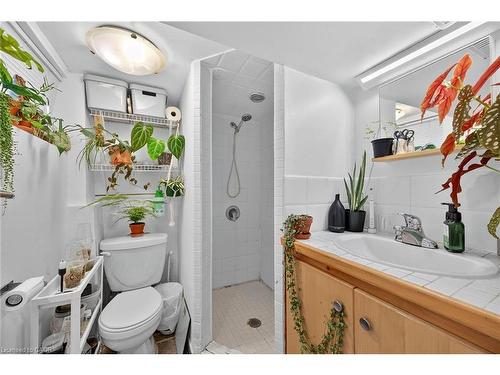 230 Broadway Avenue, Hamilton, ON - Indoor Photo Showing Bathroom