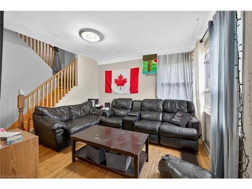 230 Broadway Avenue, Hamilton, ON - Indoor Photo Showing Living Room