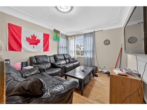 230 Broadway Avenue, Hamilton, ON - Indoor Photo Showing Living Room
