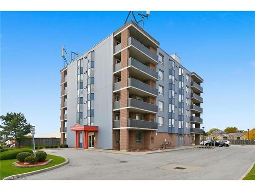 303-870 Upper Wentworth Street  Hamilton, ON L9A 4W4