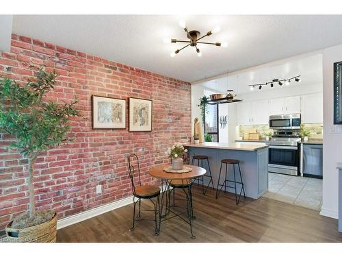701-432 Main Street E, Hamilton, ON - Indoor Photo Showing Kitchen