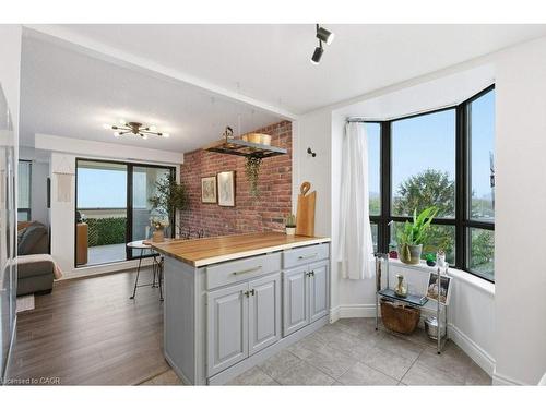 701-432 Main Street E, Hamilton, ON - Indoor